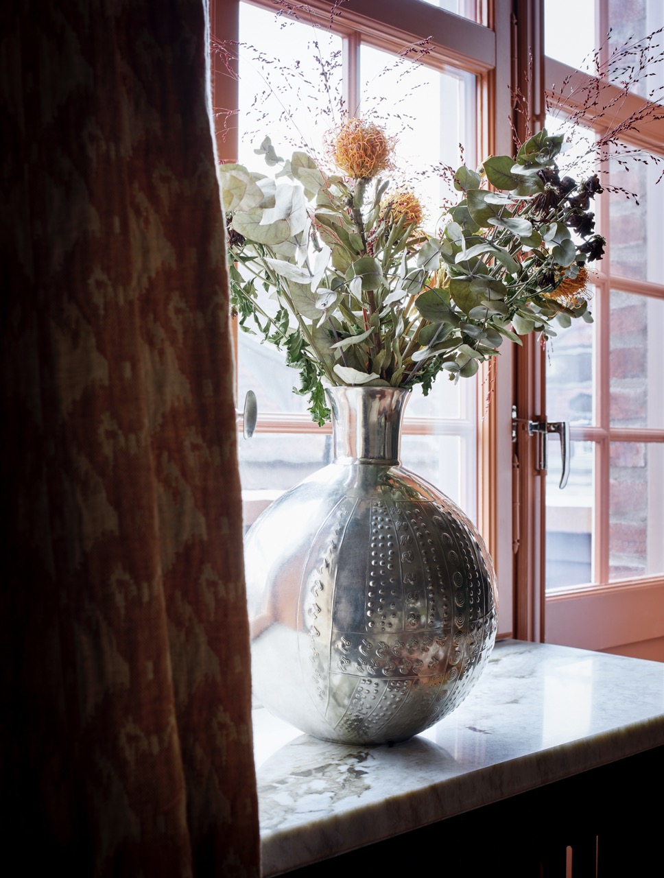 Madelen Möllard interior design svenskt tenn vase detail